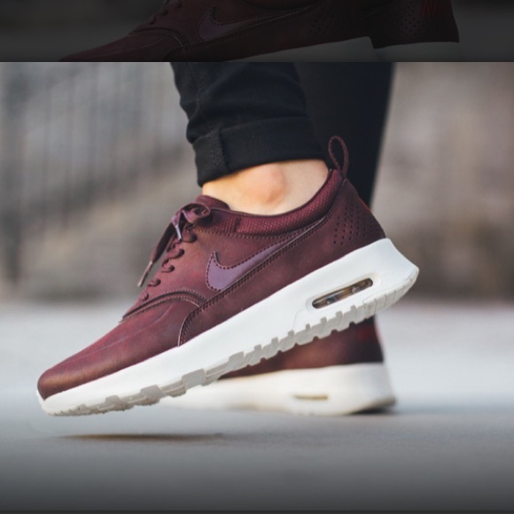 nike maroon thea